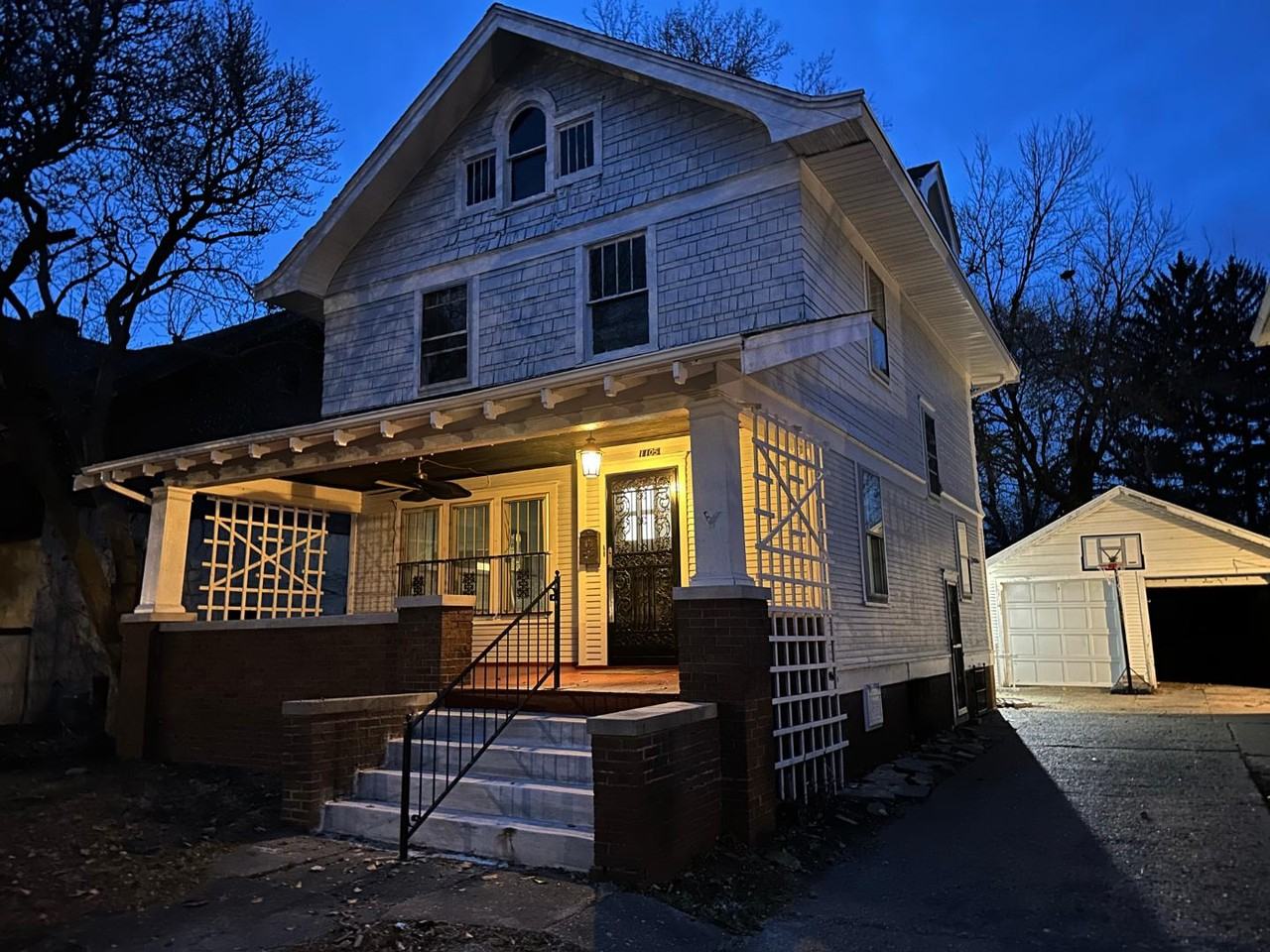 1105 N Bourland Ave - Photo 3 of 20