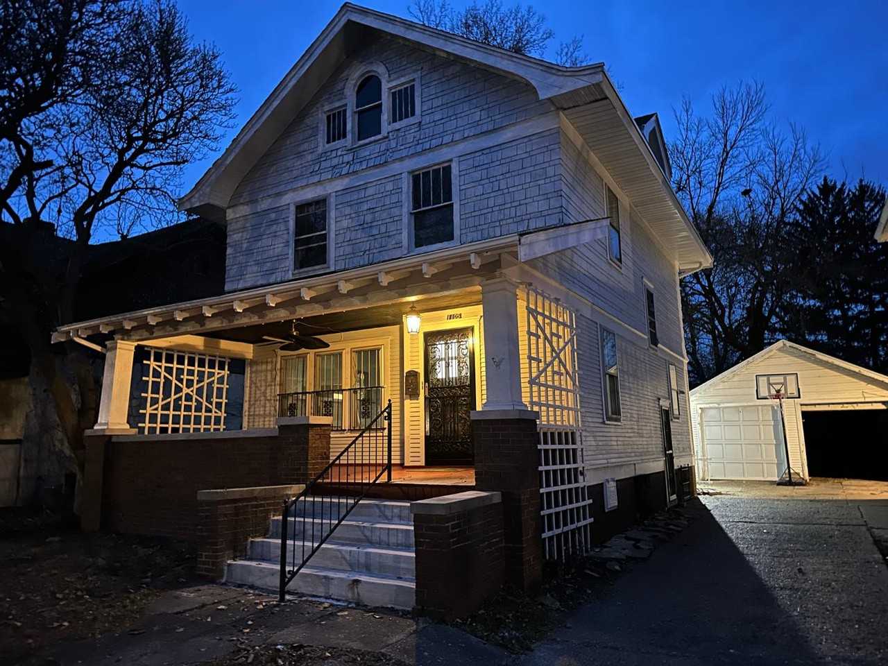 1105 N Bourland Ave - Photo 5 of 20
