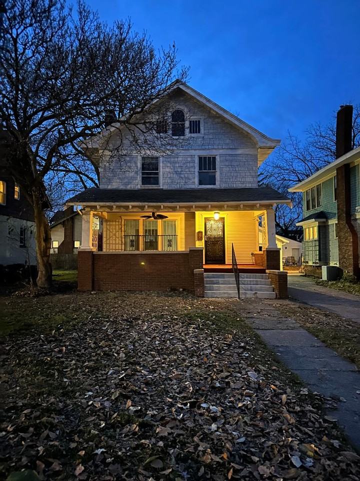 1105 N Bourland Ave - Photo 7 of 20