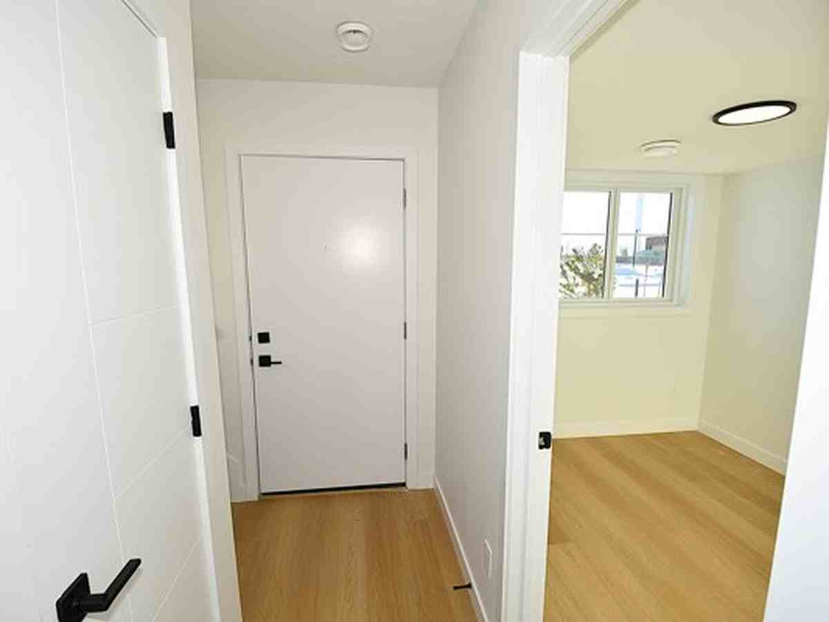 15864 28 Ave Sw - Photo 2 of 42