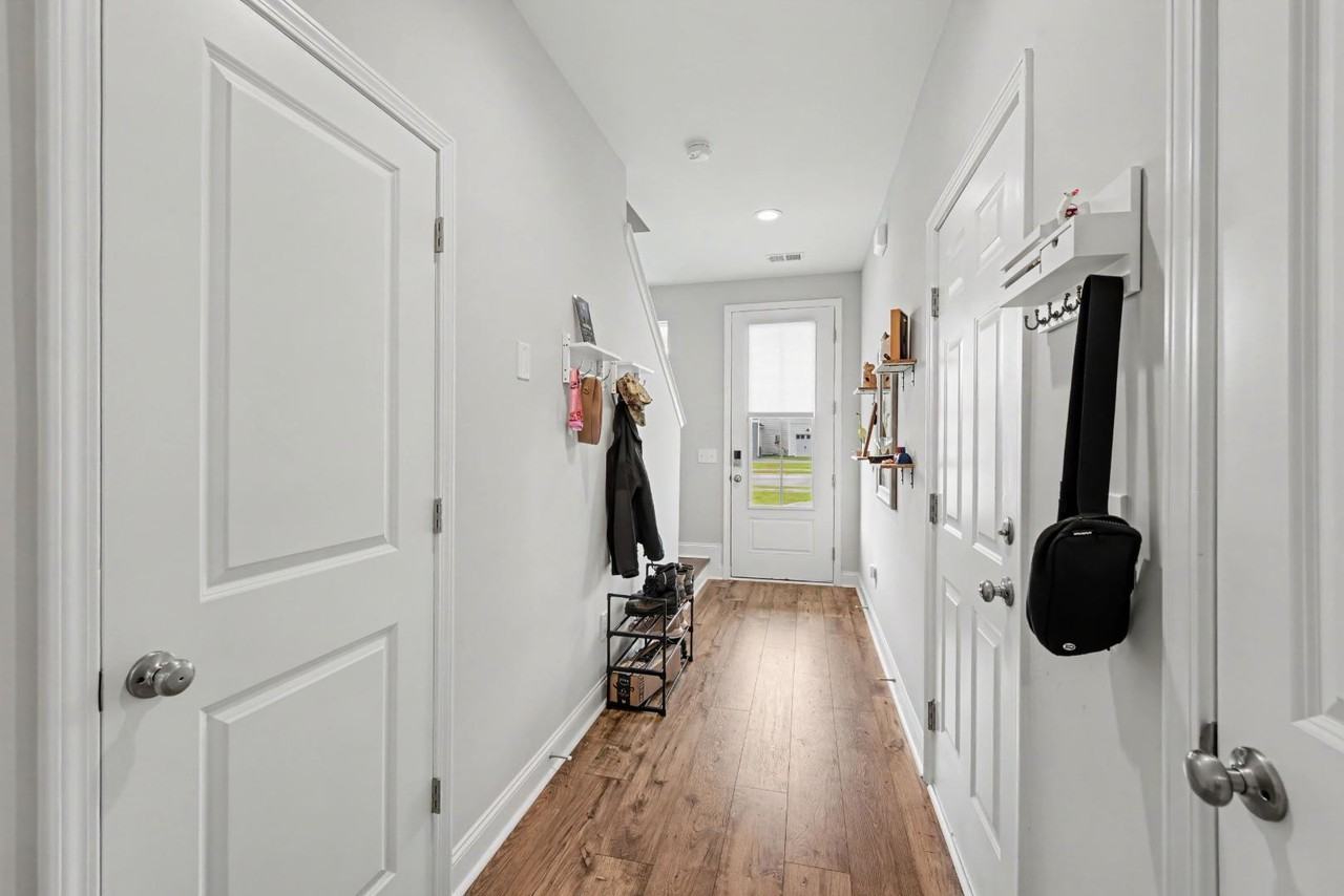 341 Chapman Cir - Photo 2 of 11
