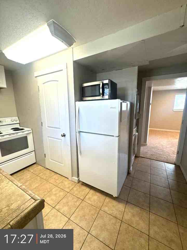 Bsmt Apartment 555 E 170 S - Photo 2 of 10