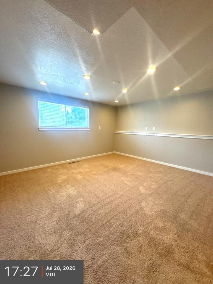 Bsmt Apartment 555 E 170 S - Photo 3 of 10