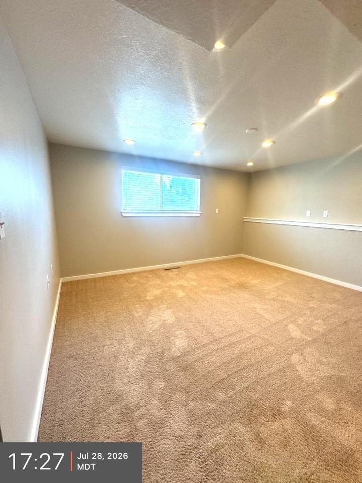 Bsmt Apartment 555 E 170 S - Photo 4 of 10