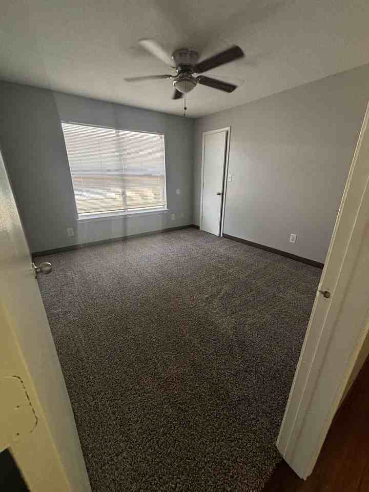 2601 Sarah Avenue-402 #402MKT - Photo 3 of 12