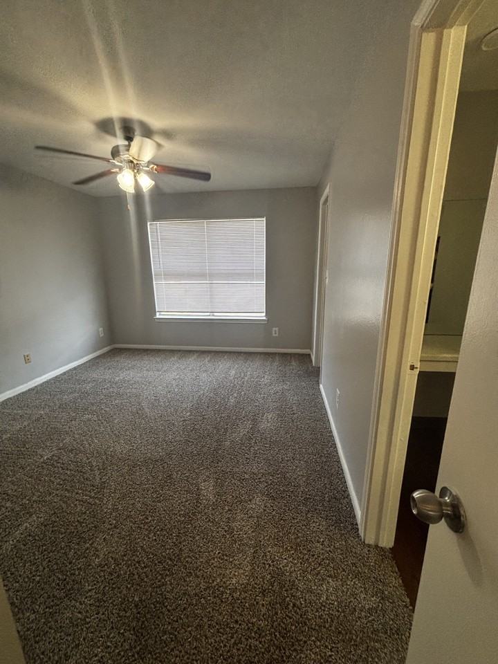 2601 Sarah Avenue-402 #402MKT - Photo 6 of 12