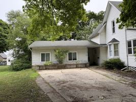 featured image of 931 S Fancher Ave #B