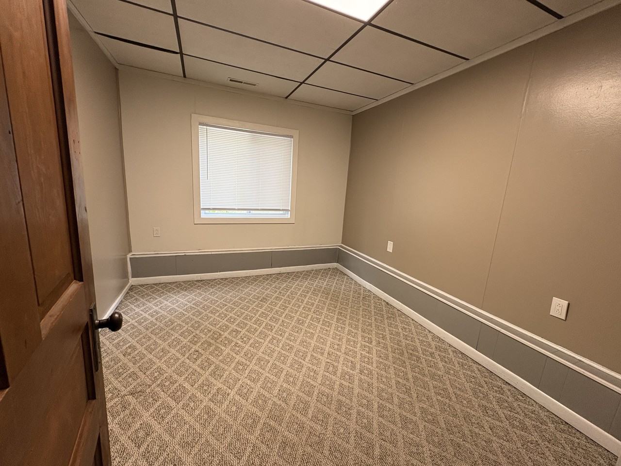 931 S Fancher Ave #B - Photo 3 of 8