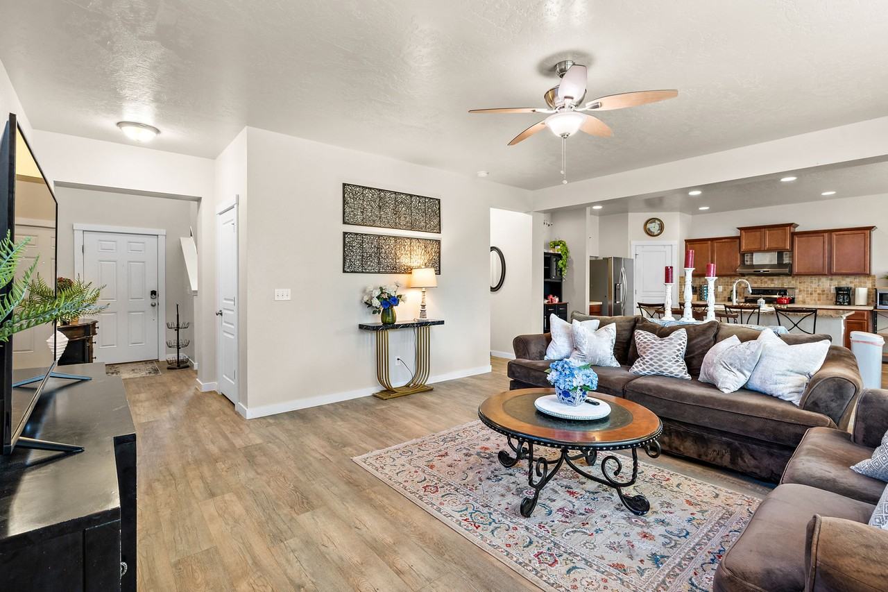 663 W Archerfield St #1 - Photo 7 of 37