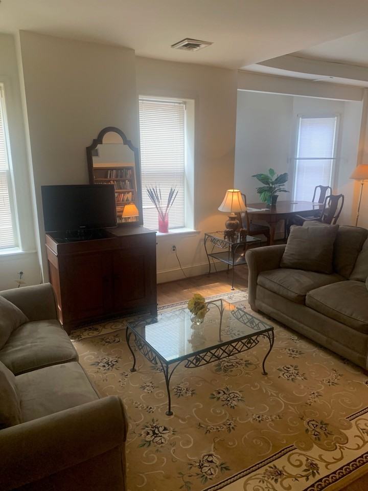 817 N Jackson St #2 - Photo 4 of 14