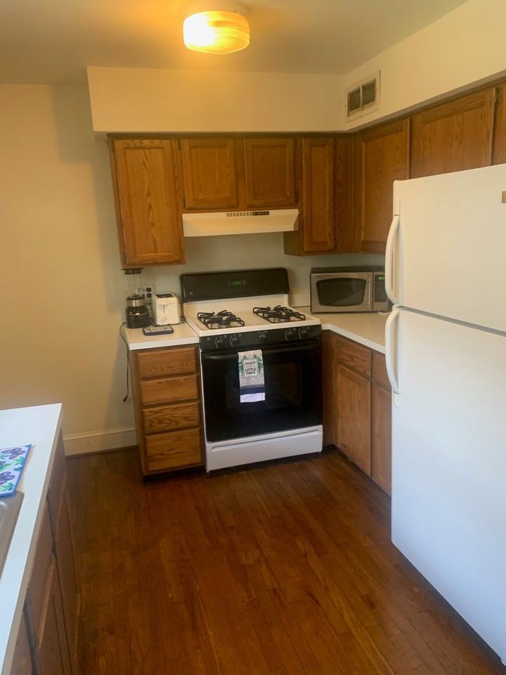 817 N Jackson St #2 - Photo 5 of 14
