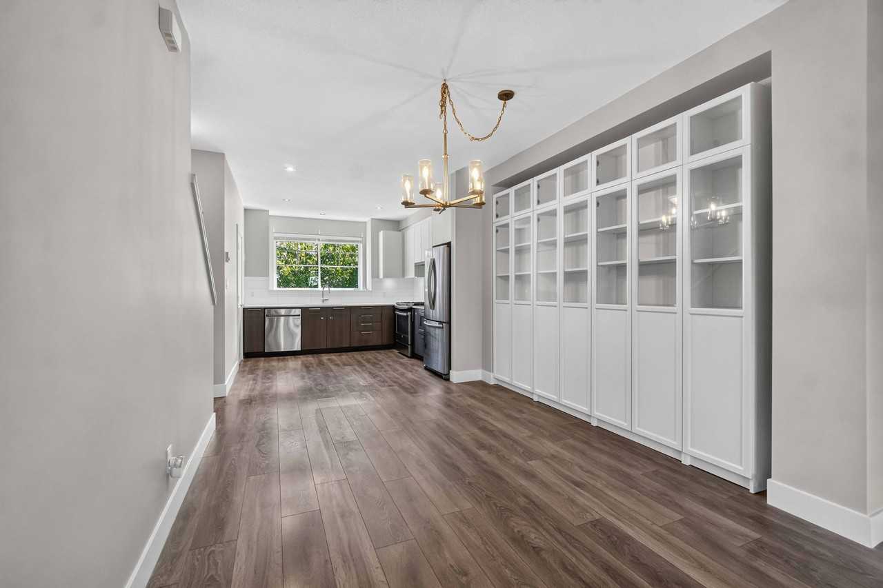 5048 Savile Row #D270 - Photo 5 of 28