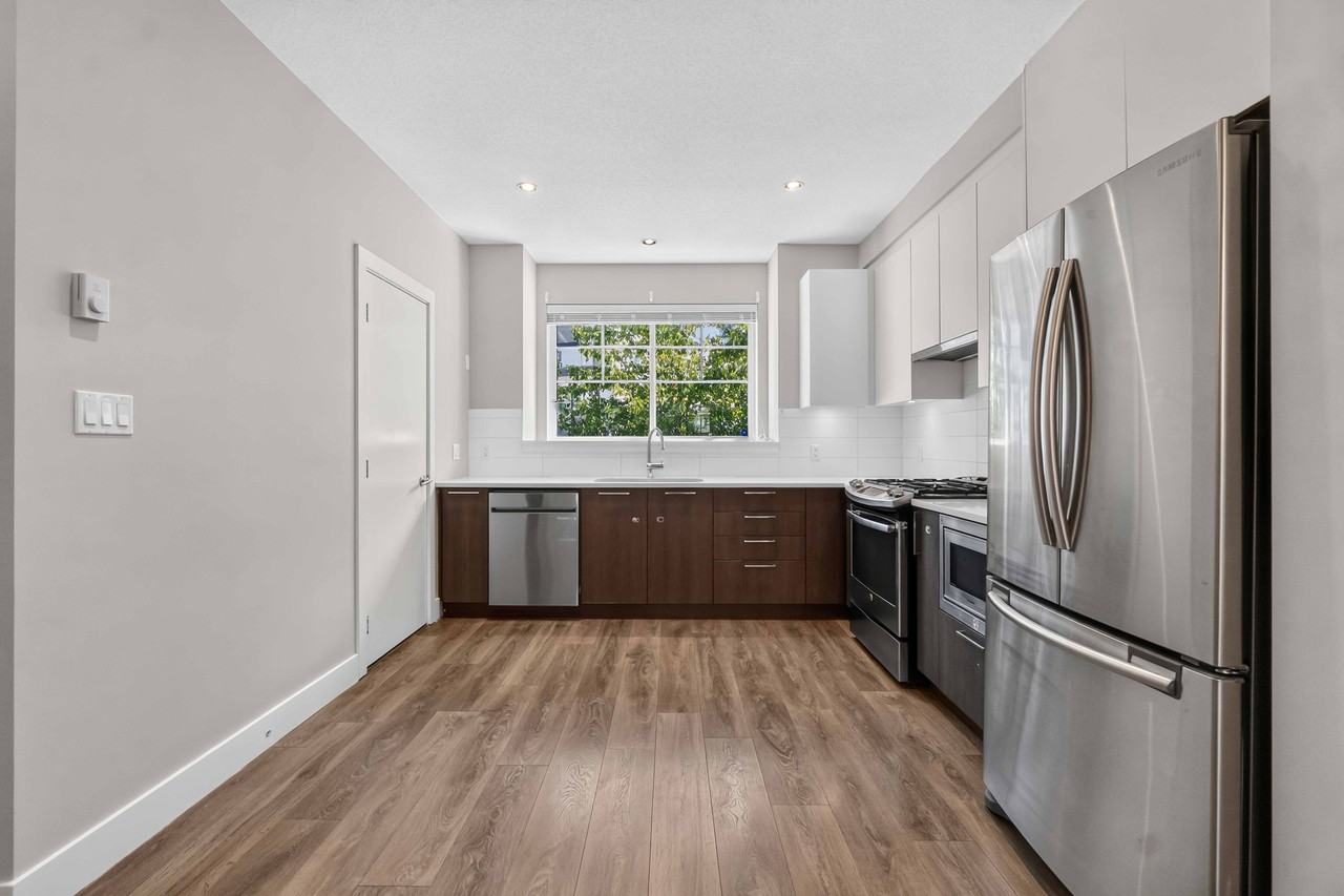 5048 Savile Row #D270 - Photo 7 of 28
