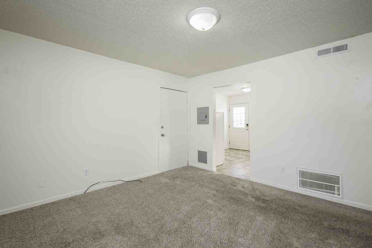 107 W Workman St #D - Photo 3 of 10