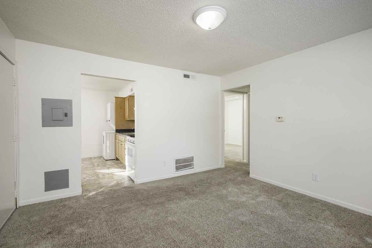 107 W Workman St #D - Photo 4 of 10