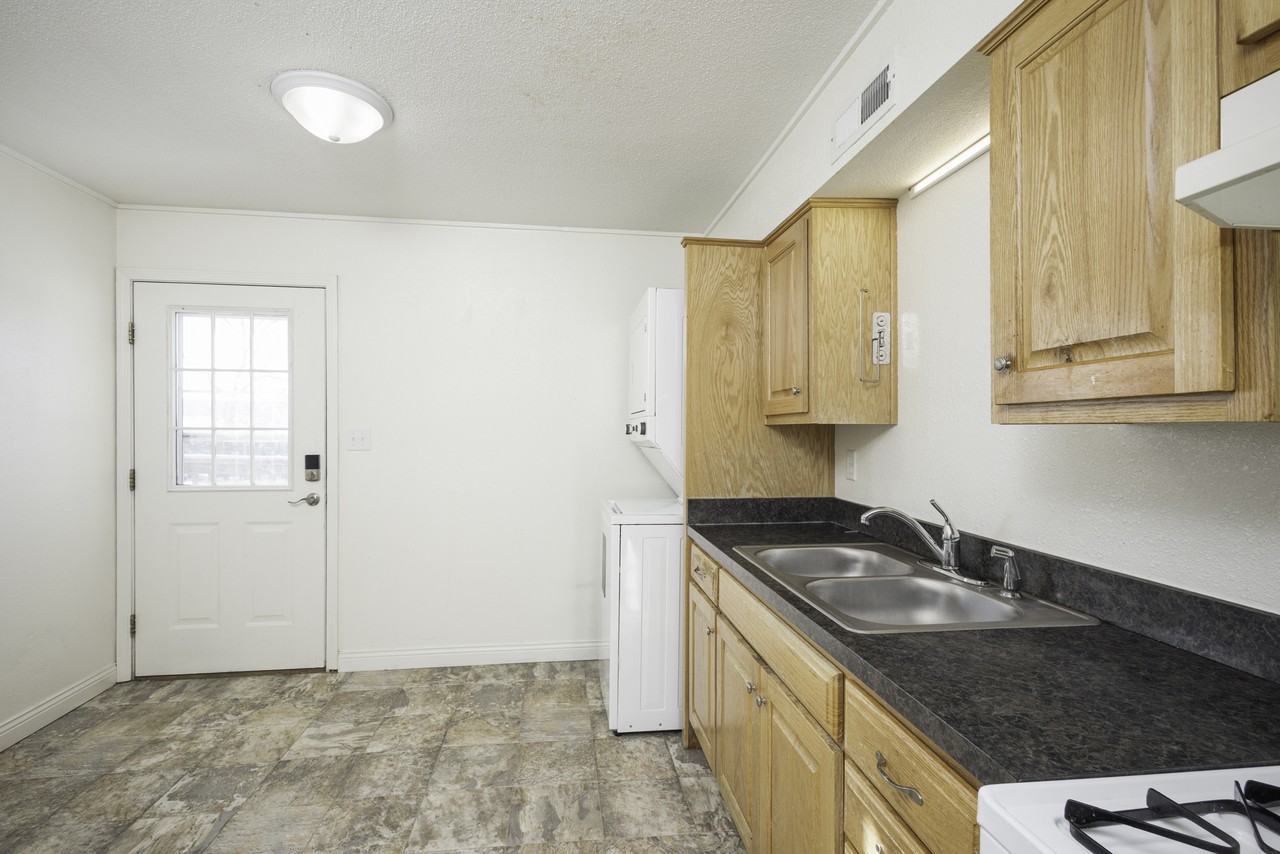 107 W Workman St #D - Photo 7 of 10