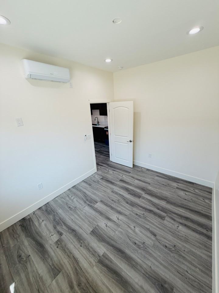 3120 W 113th St #5 - Photo 2 of 7