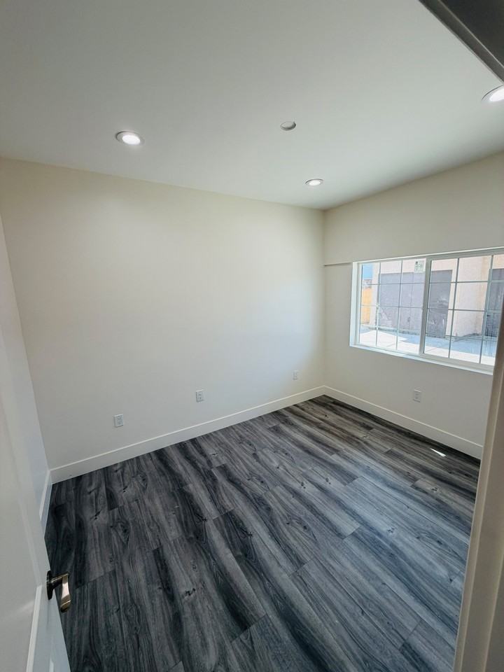 3120 W 113th St #5 - Photo 5 of 7