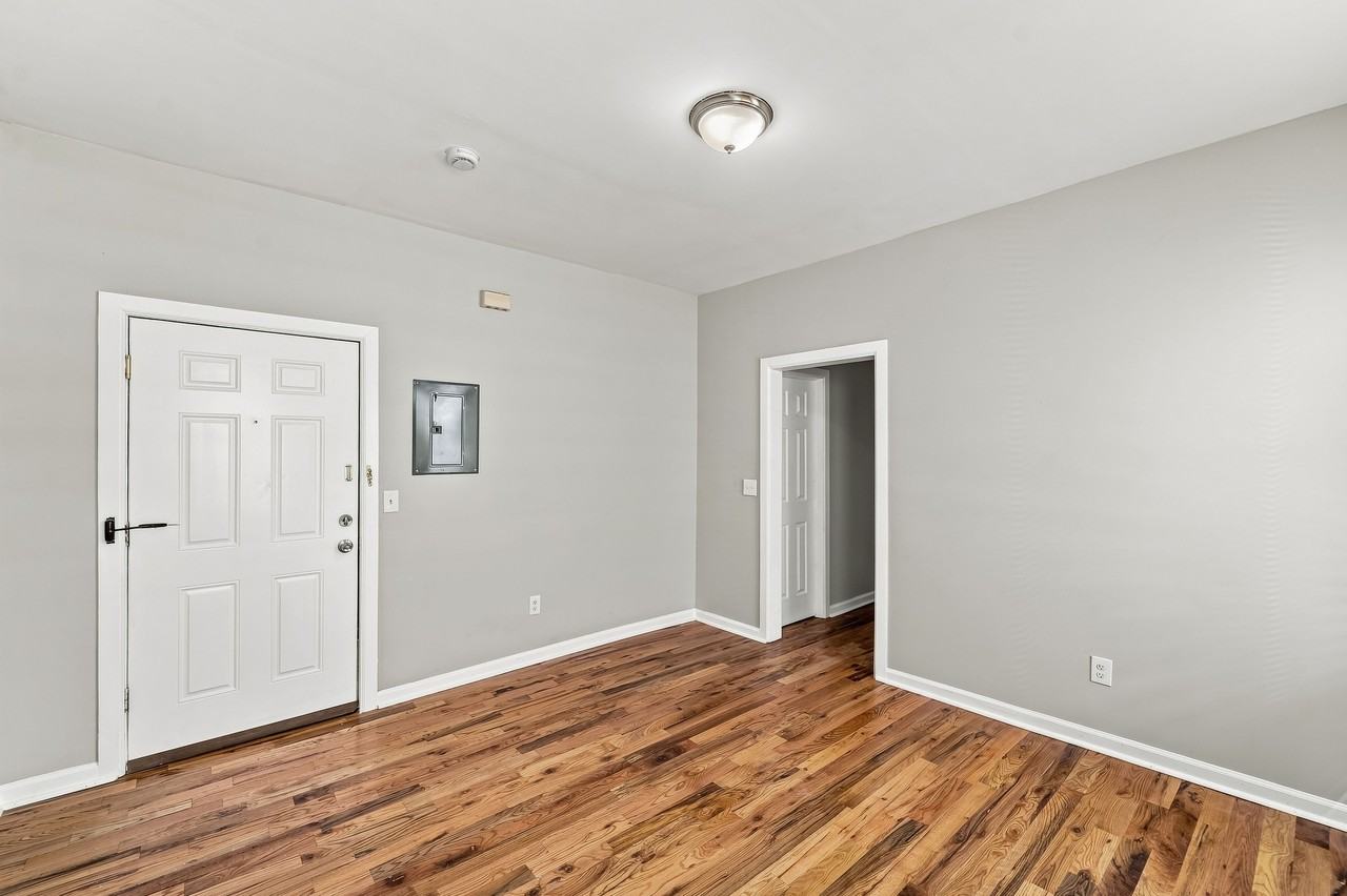 422 Woodside Ave #3 - Photo 2 of 30