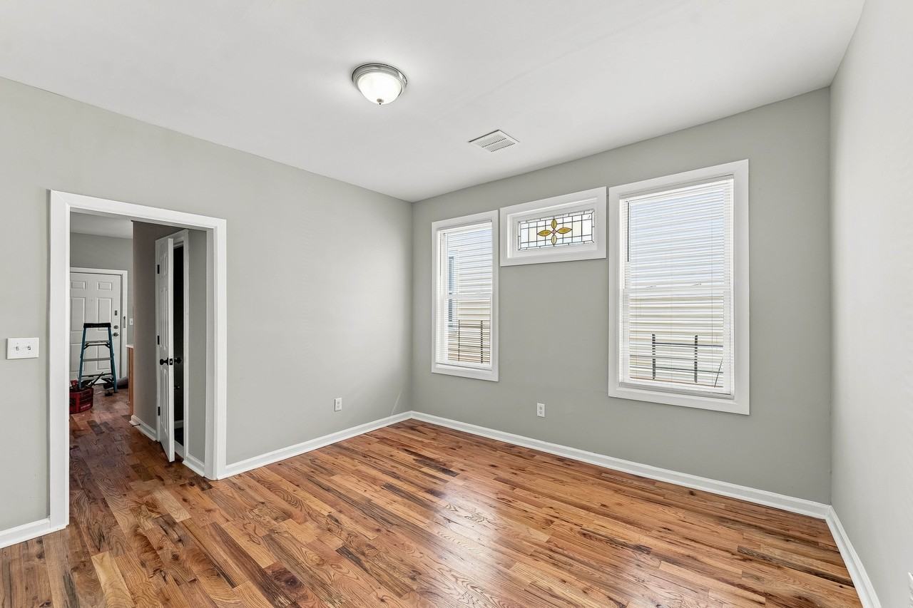 422 Woodside Ave #3 - Photo 3 of 30