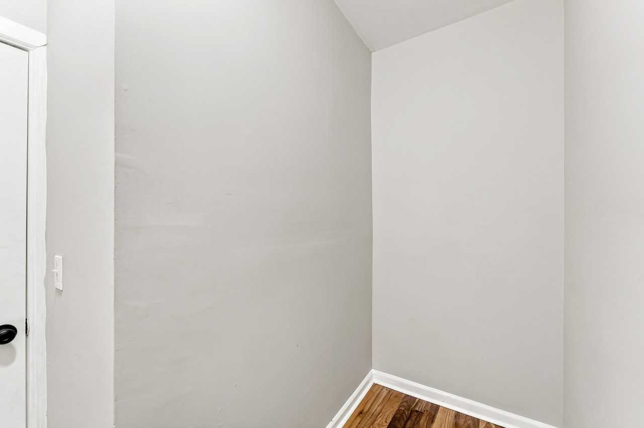 422 Woodside Ave #3 - Photo 5 of 30