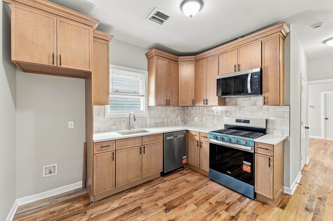 422 Woodside Ave #3 - Photo 6 of 30