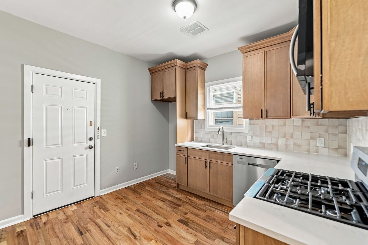 422 Woodside Ave #3 - Photo 7 of 30