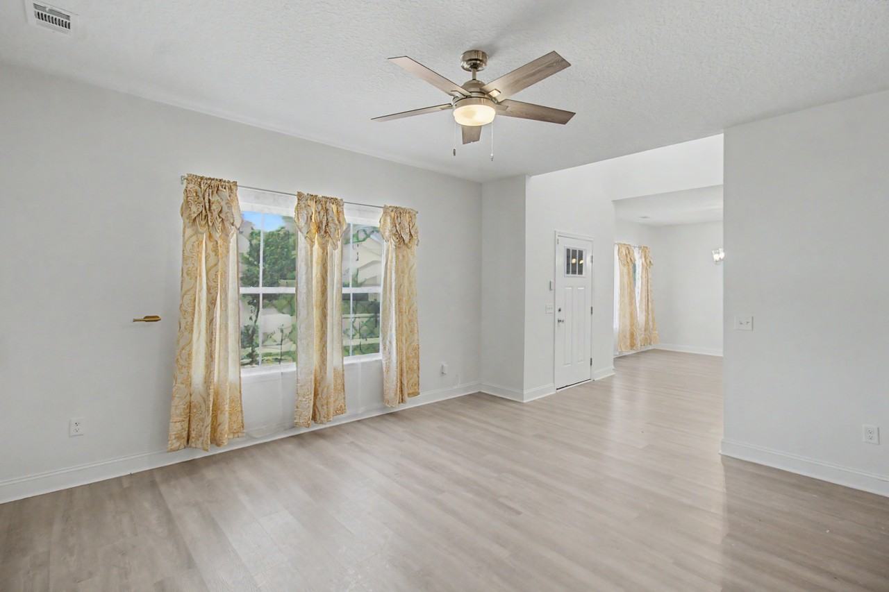 965 Meloney Dr #1 - Photo 4 of 36