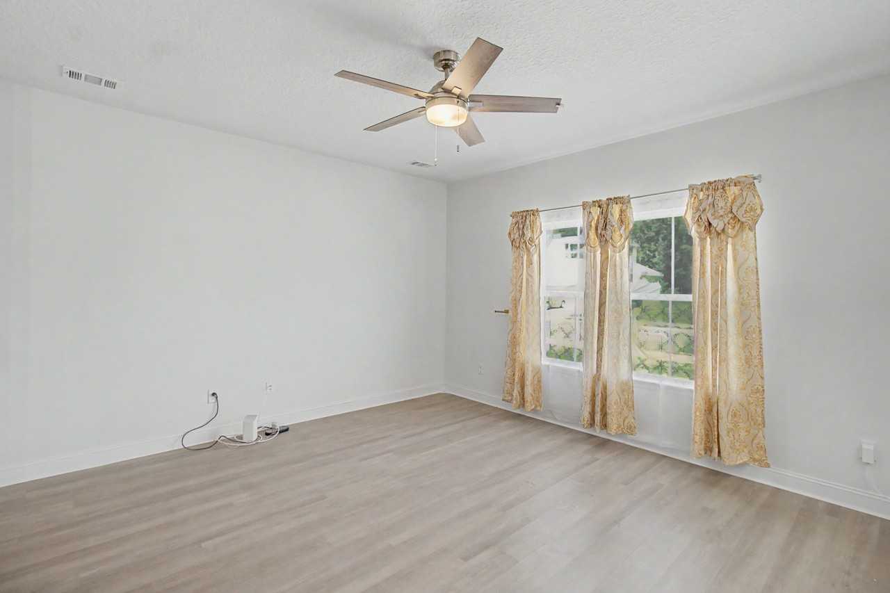 965 Meloney Dr #1 - Photo 5 of 36