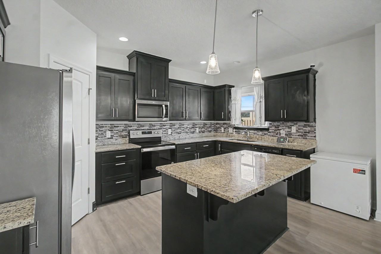965 Meloney Dr #1 - Photo 6 of 36