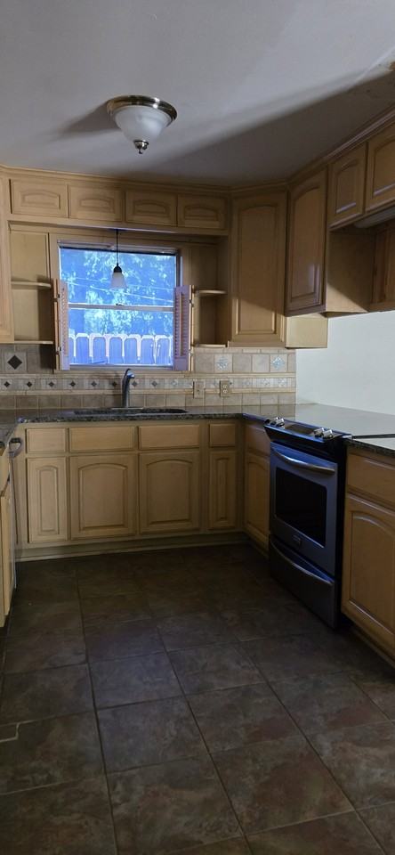 1814 Linwood Rd #1 - Photo 4 of 9