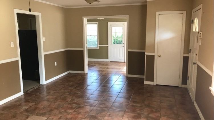 709 Center St #1 - Photo 3 of 14