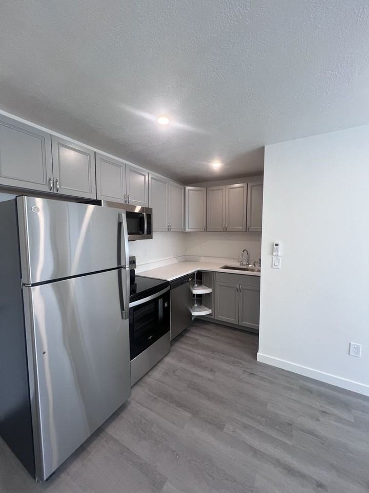 Victoria Canyon Apartments - Photo 3 of 23