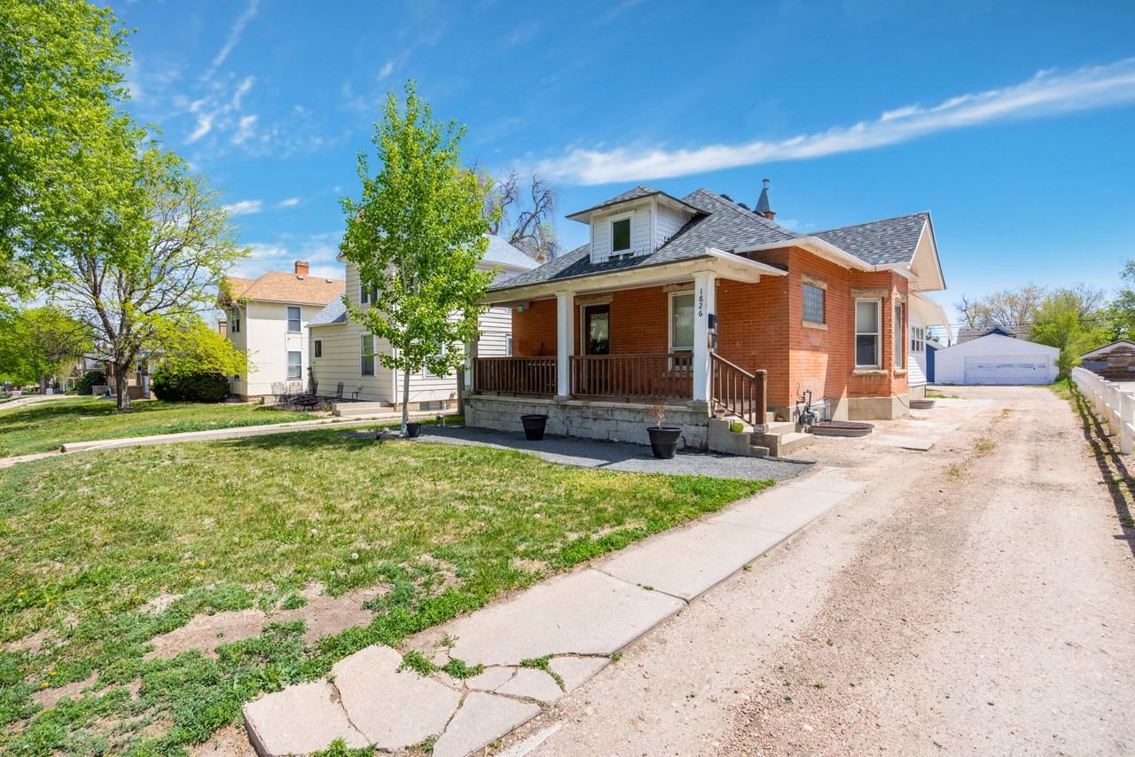 1826 8th Ave #B - Photo 3 of 23