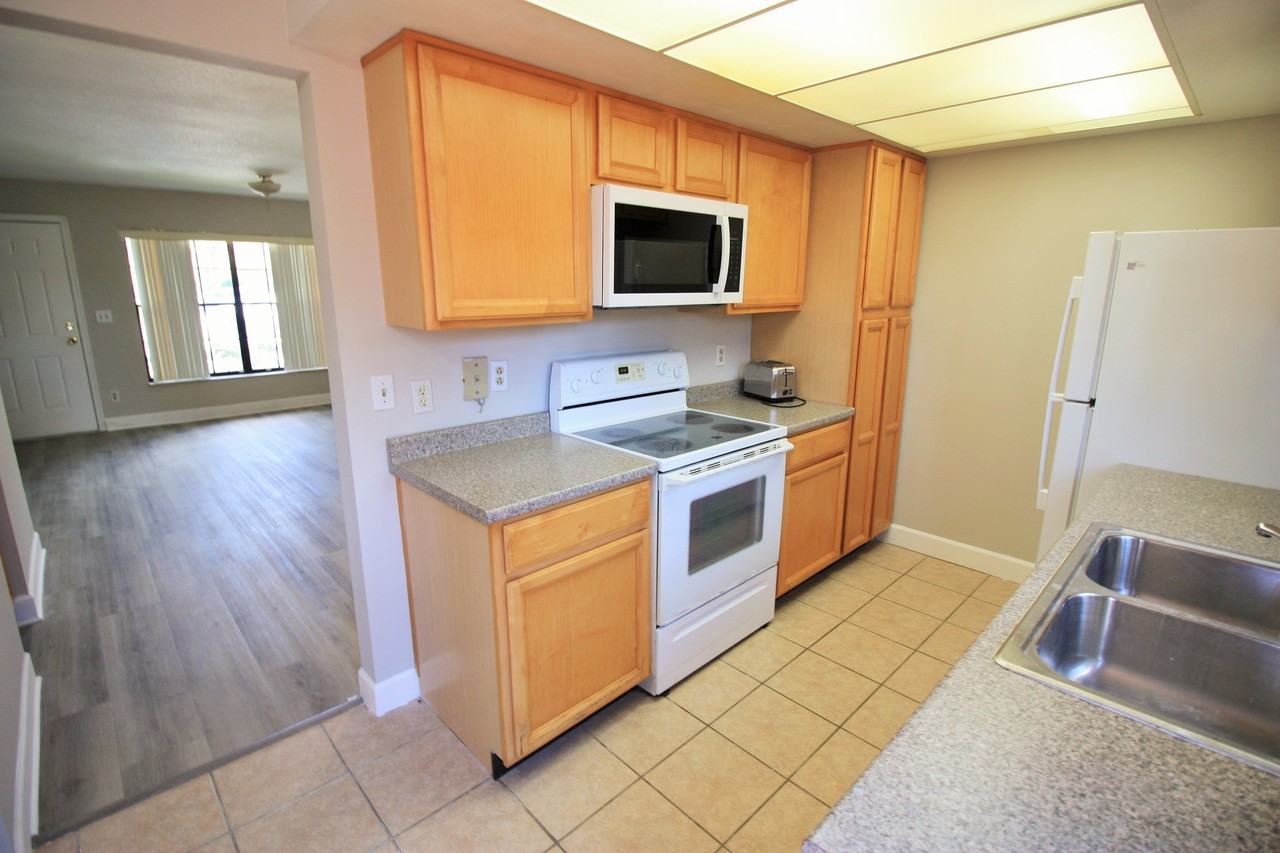 7446 Wynnewood Square - 190Unit 190 #190 - Photo 5 of 11