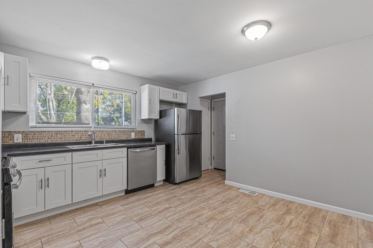 3280 Brookshire Dr #1 - Photo 5 of 17