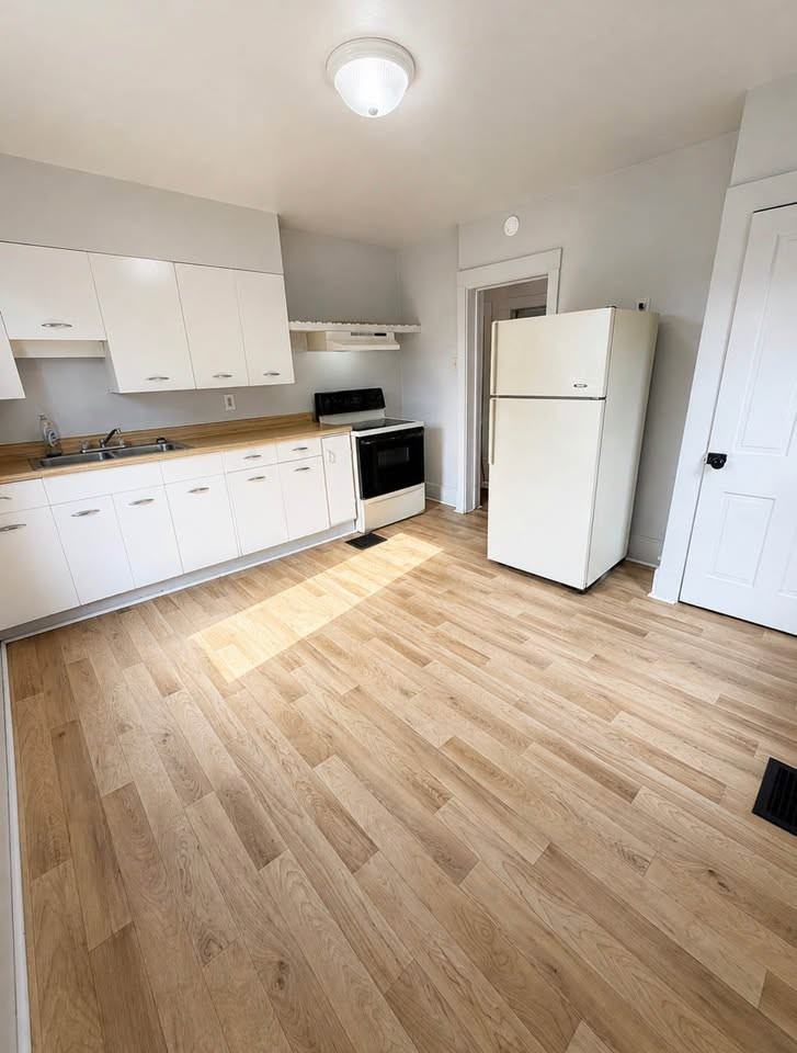 235 1/2 N 10th St #1-2 - Photo 2 of 11