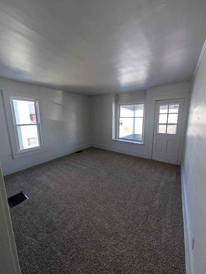 235 1/2 N 10th St #1-2 - Photo 4 of 11