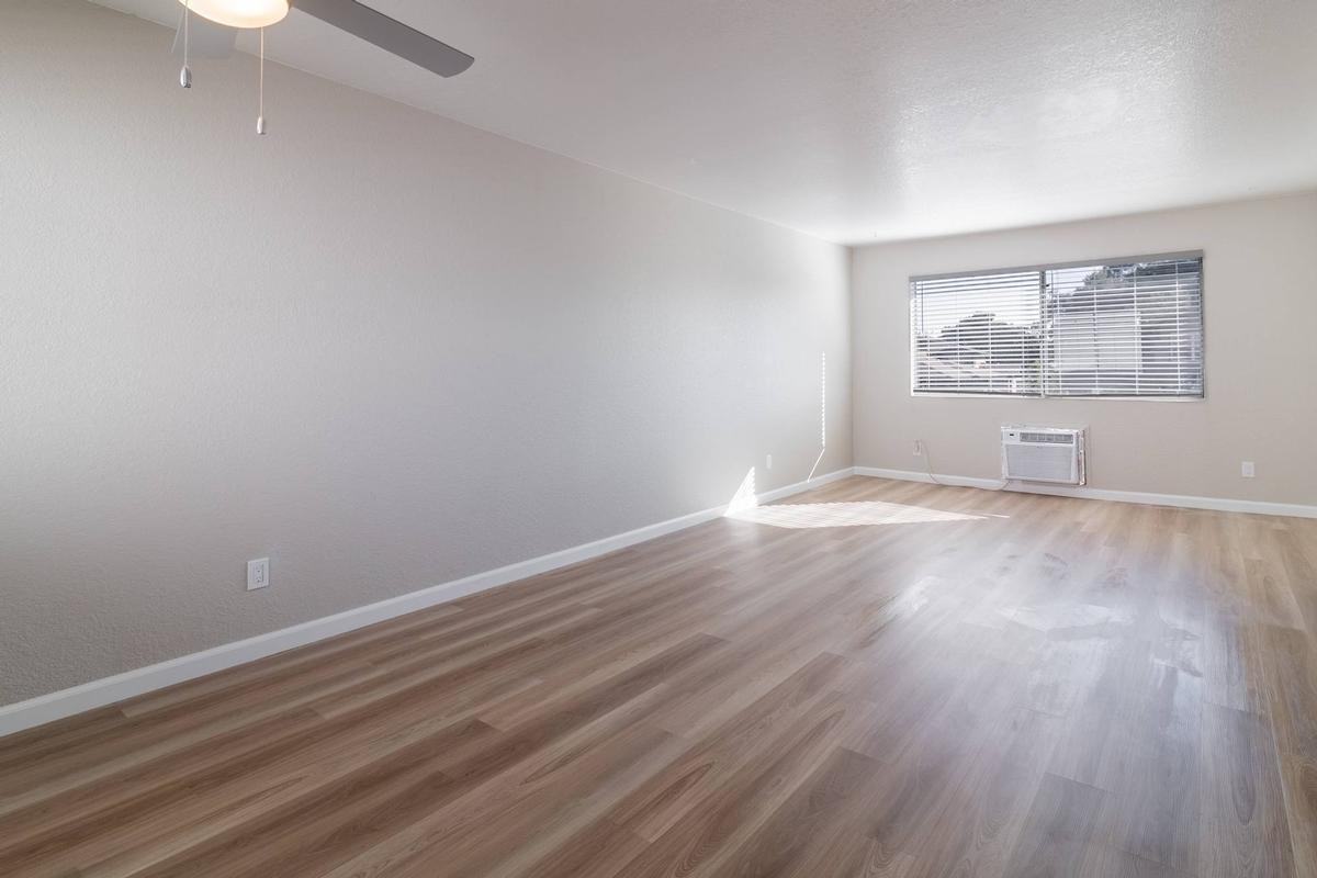 3200 Spring St - Photo 6 of 19