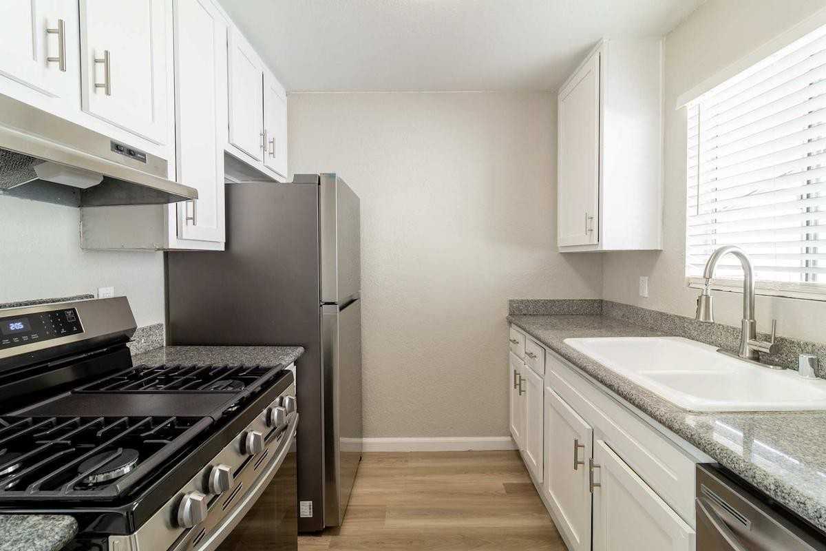 3200 Spring St - Photo 5 of 19