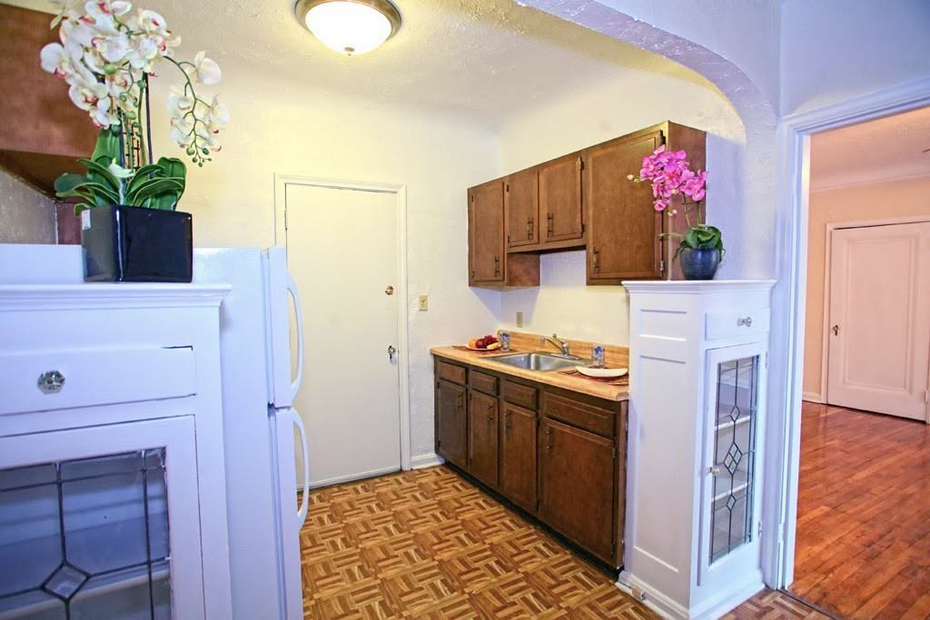 Lee-Yorkshire Apartments - Photo 5 of 27