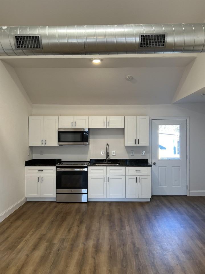 320 S 4th St #1 - Photo 2 of 19