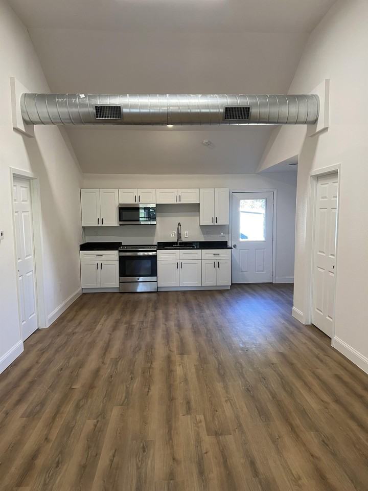 320 S 4th St #1 - Photo 3 of 19