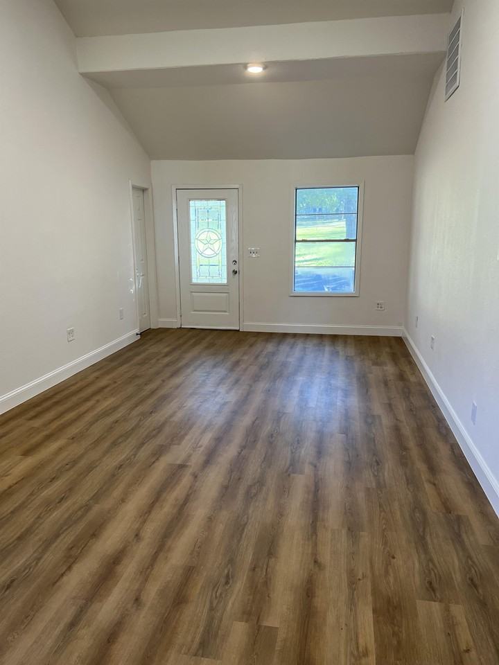 320 S 4th St #1 - Photo 5 of 19