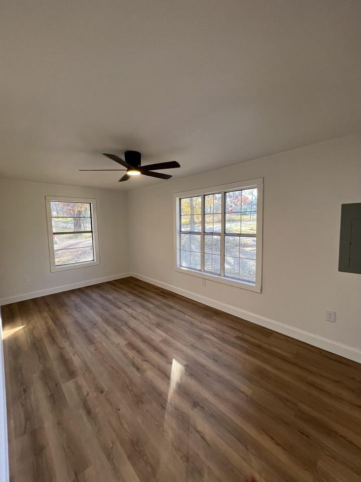 320 S 4th St #1 - Photo 7 of 19