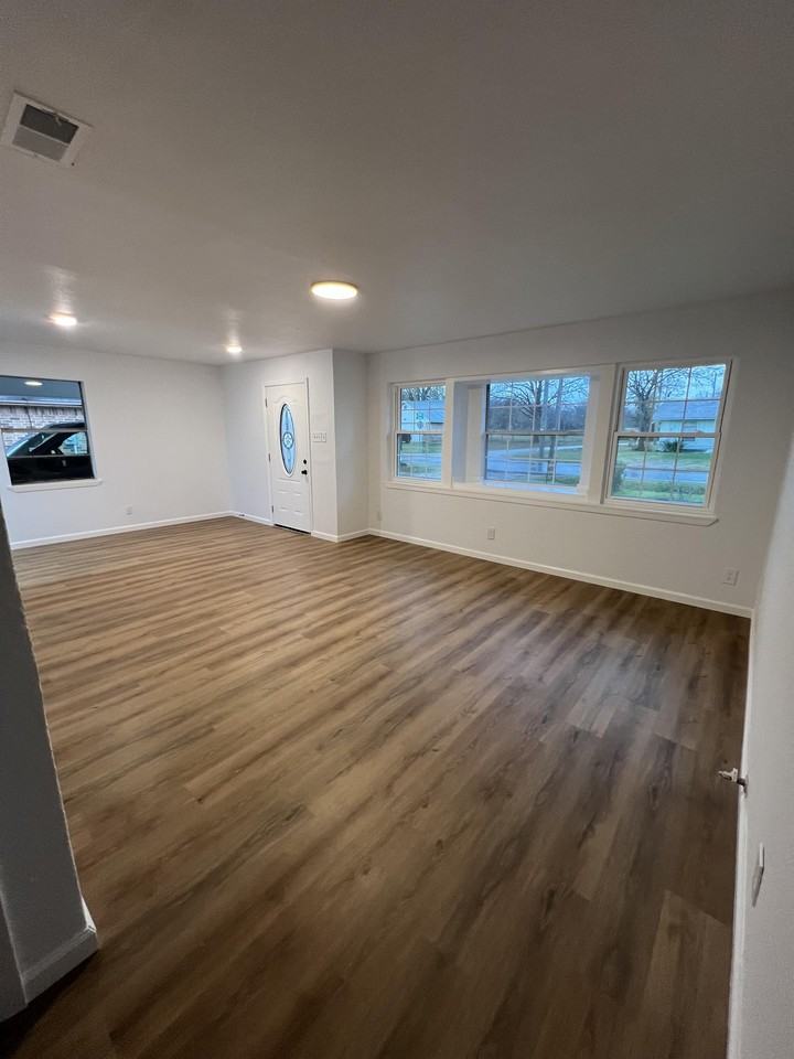 309 S Park St #1 - Photo 4 of 13