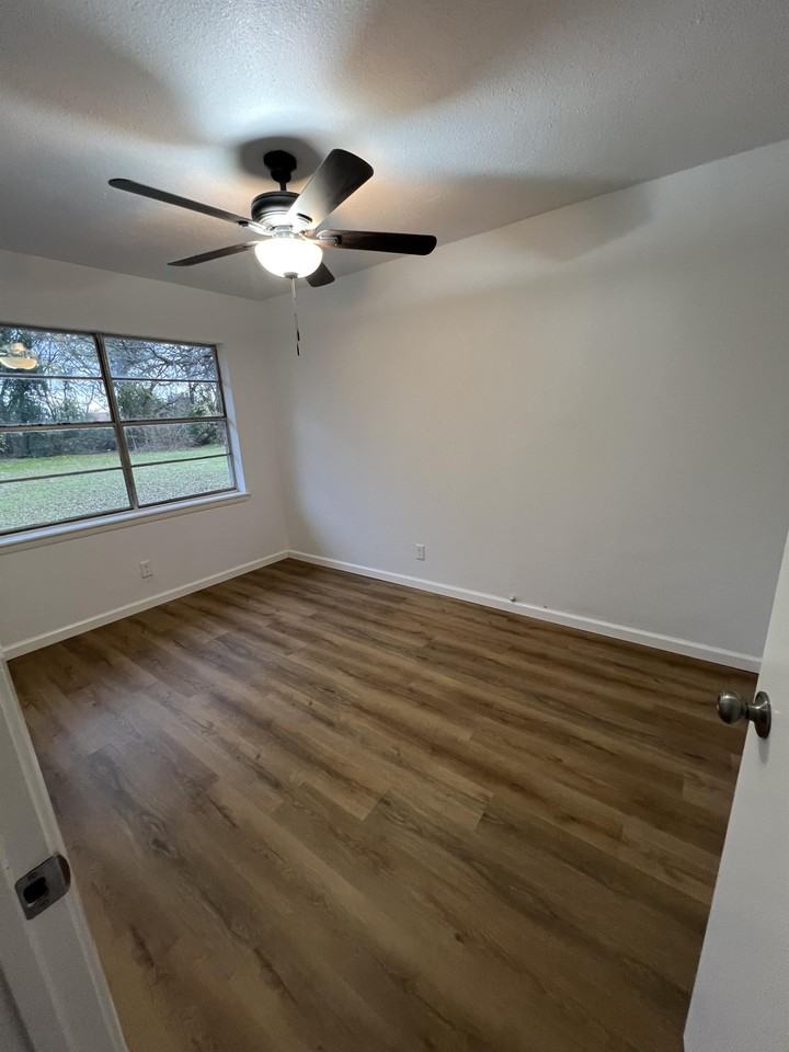 309 S Park St #1 - Photo 5 of 13