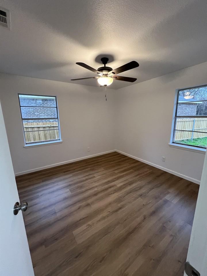 309 S Park St #1 - Photo 7 of 13