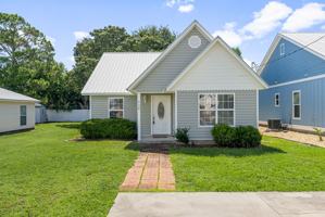 featured image of 220 15th St #1