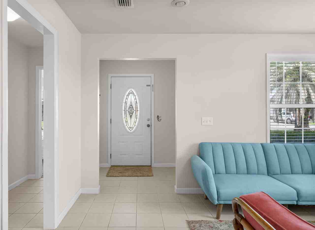 220 15th St #1 - Photo 4 of 36